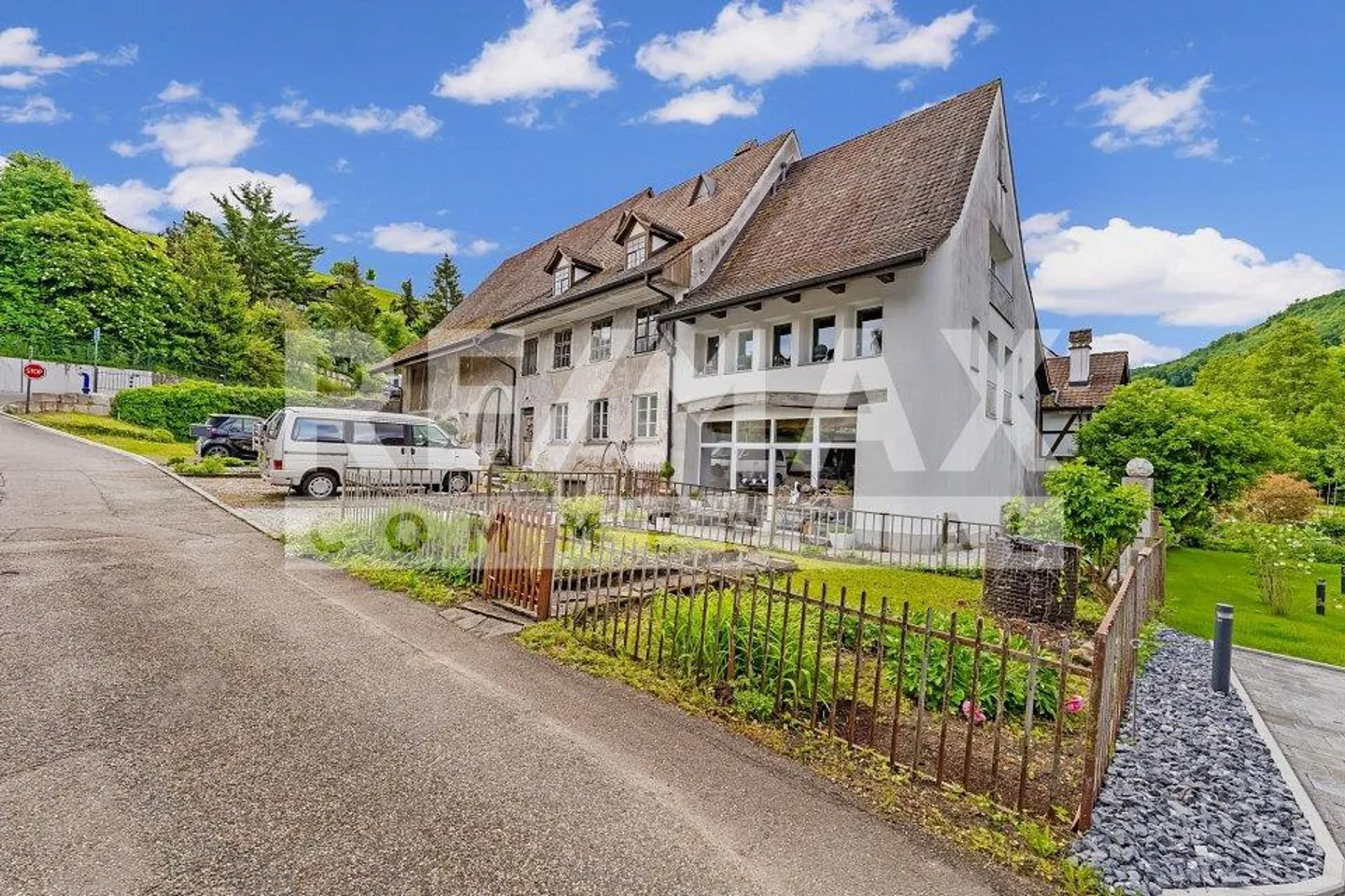 Prix Négociable : Complexe Bâtiment Spacieux avec de Nombreuses Opportunités - Photo 2 sur 13