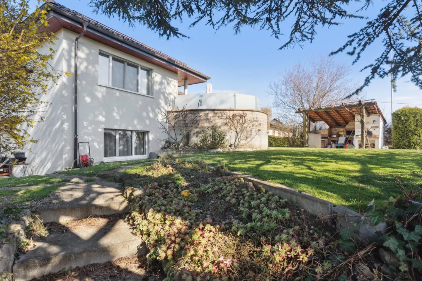 Villa for sale - Photo 1 of 6