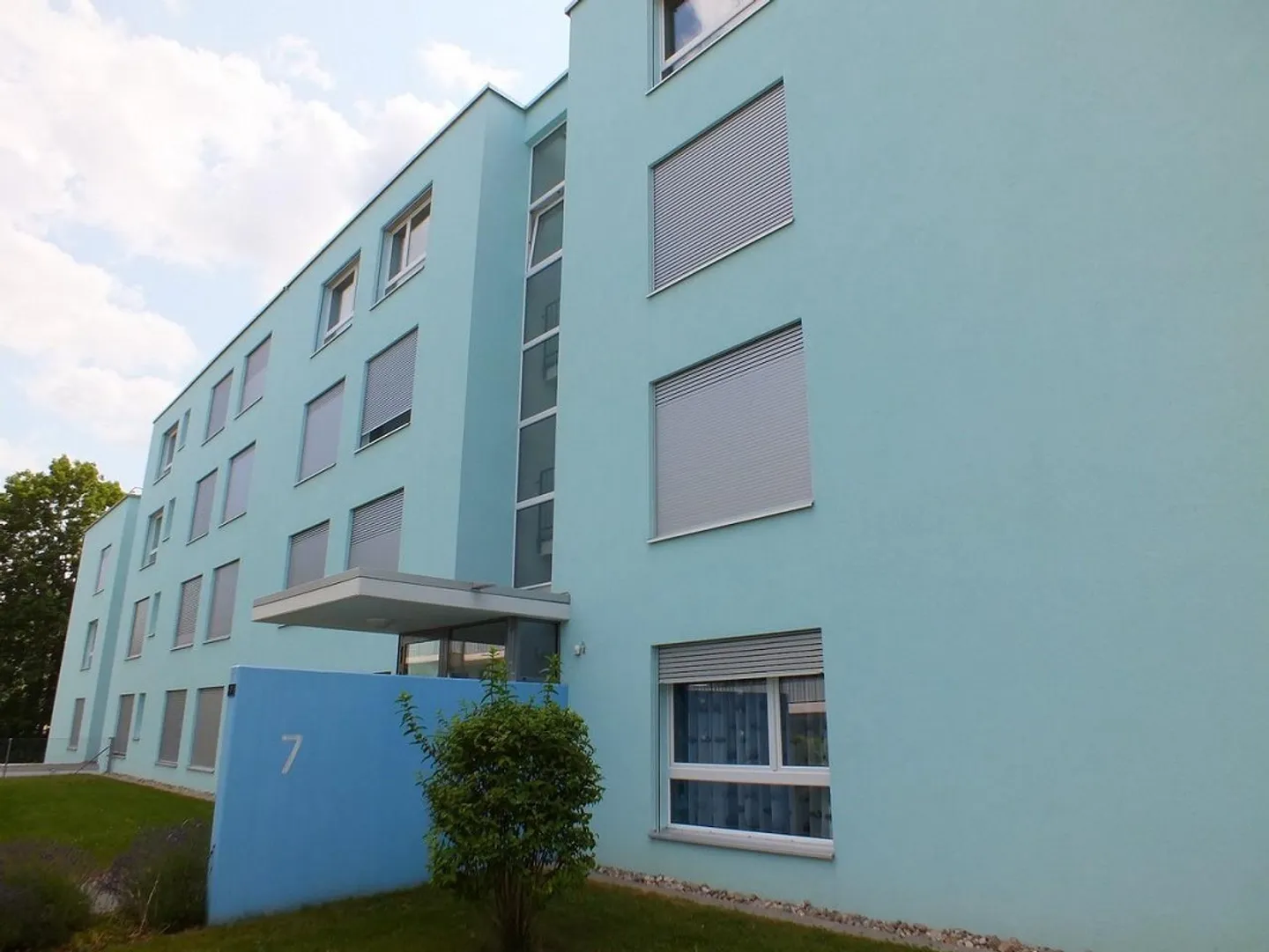 Vie urbaine au Rietbach - Appartement moderne de 3,5 pièces avec balcon - Photo 2 sur 11