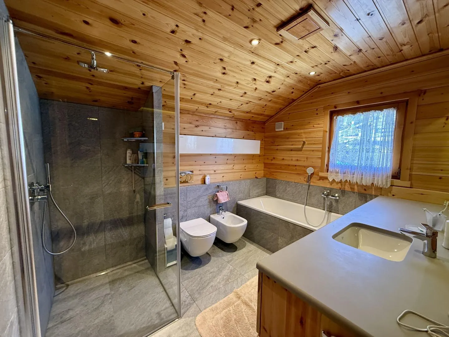 Family-Friendly Chalet in Anzère - Photo 7 of 12