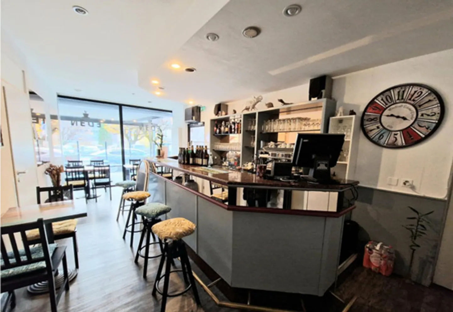 Vendesi a Minusio ristorante/bar con grande terrazza - Foto 1 di 9