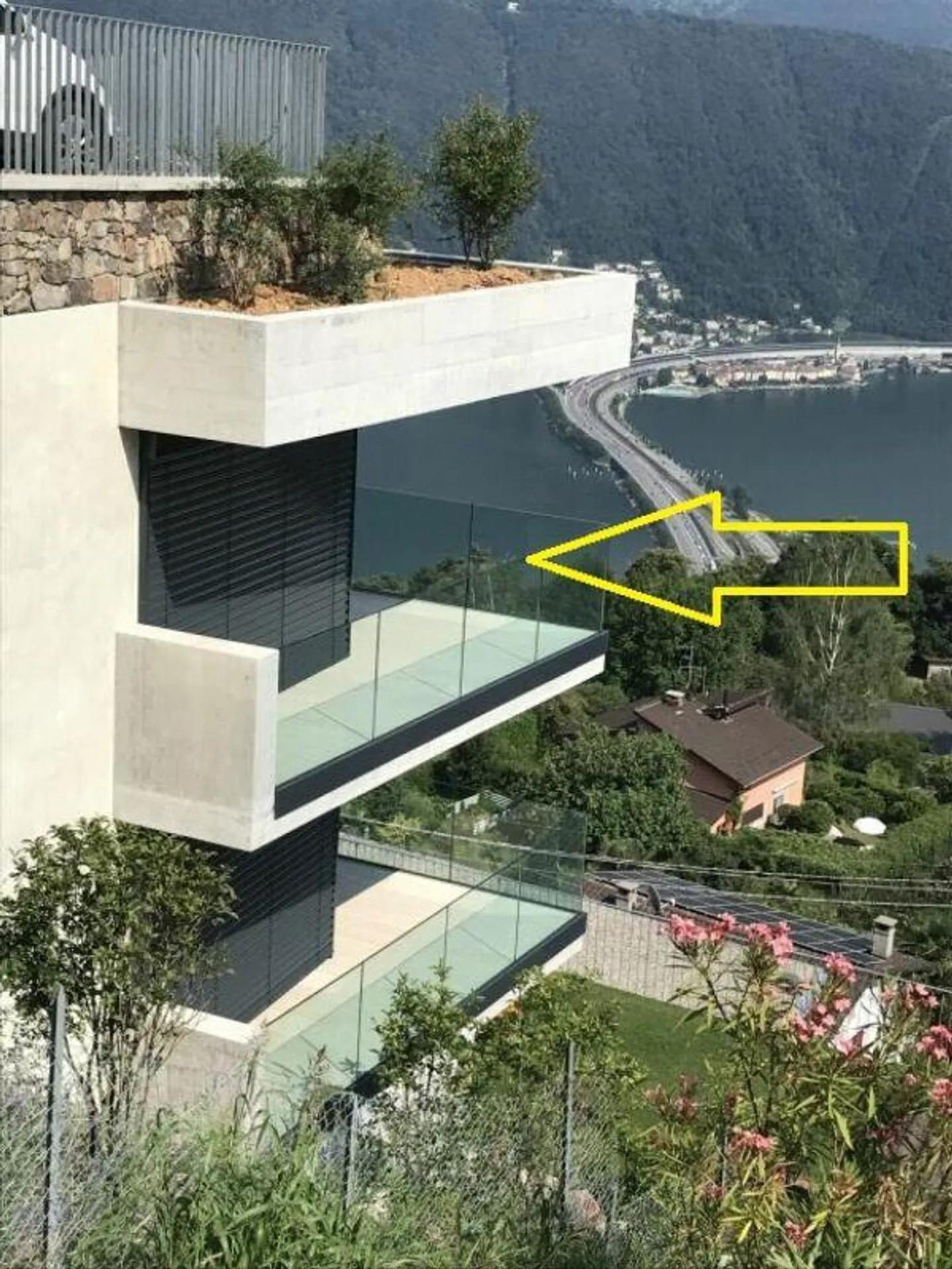 3.5-ROOM APARTMENT WITH UNMATCHED LAKE VIEW also SECONDARY RESIDENCE - Photo 3 of 30