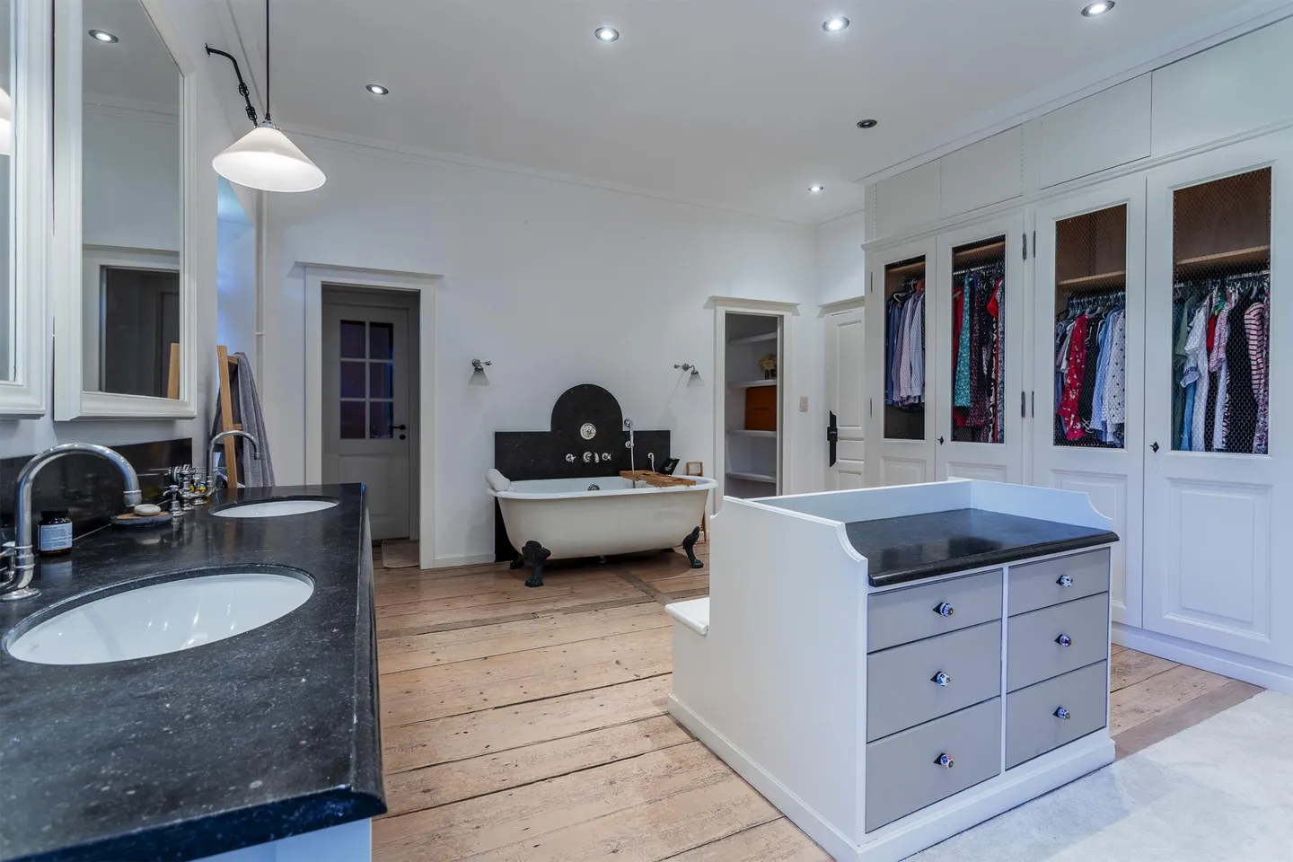 Superb estate with great potential! - Photo 8 of 8