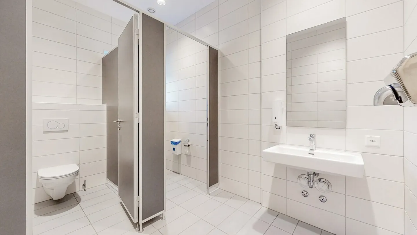 Vielseitige Gewerbefläche mit Autolift - Foto 7 von 10