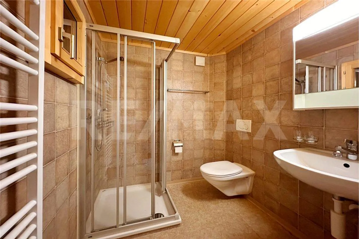 Charming chalet with potential, realize your own residential idyll in the mountains - Photo 12 of 13