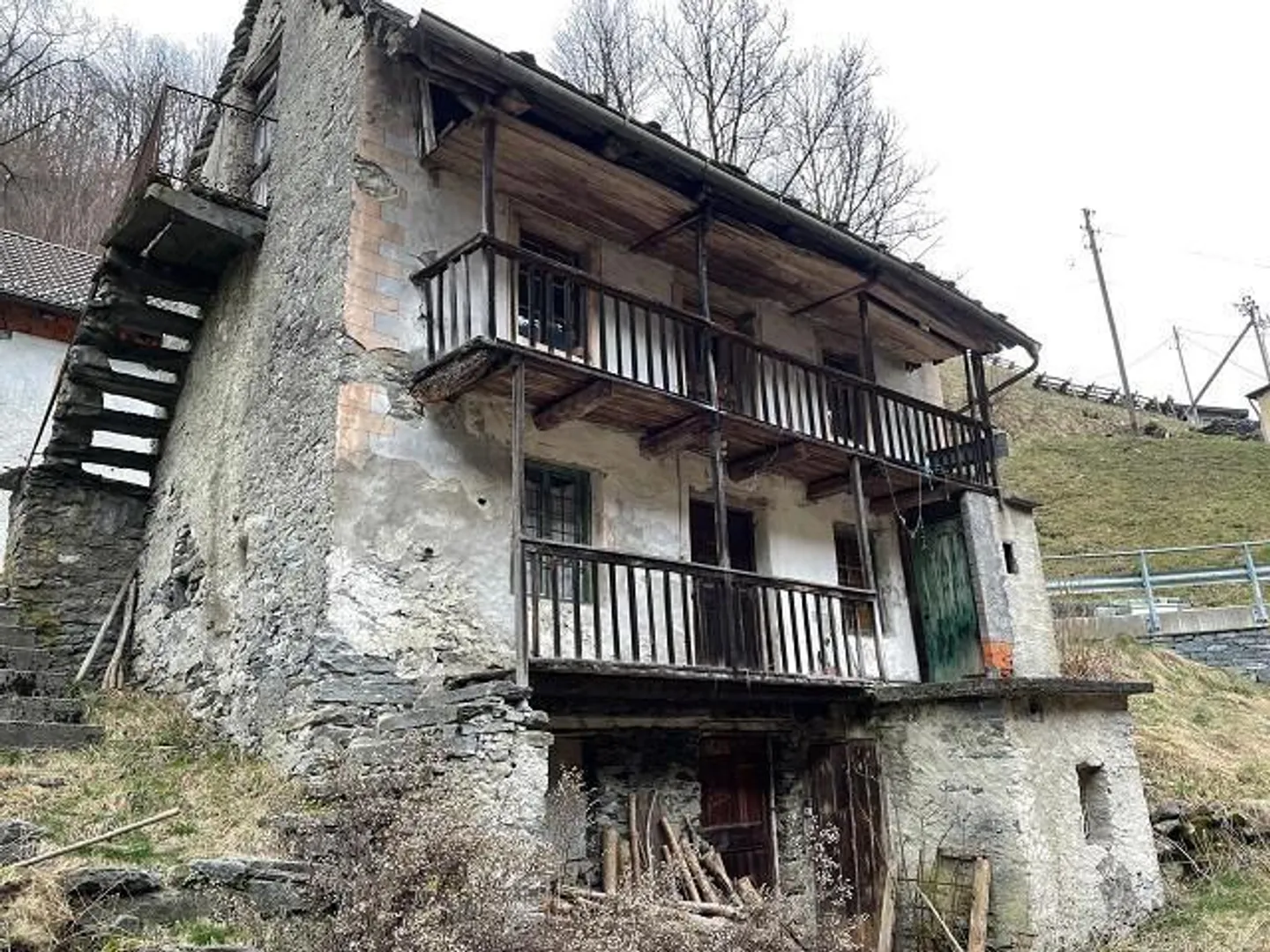 Single house for sale - Photo 1 of 13