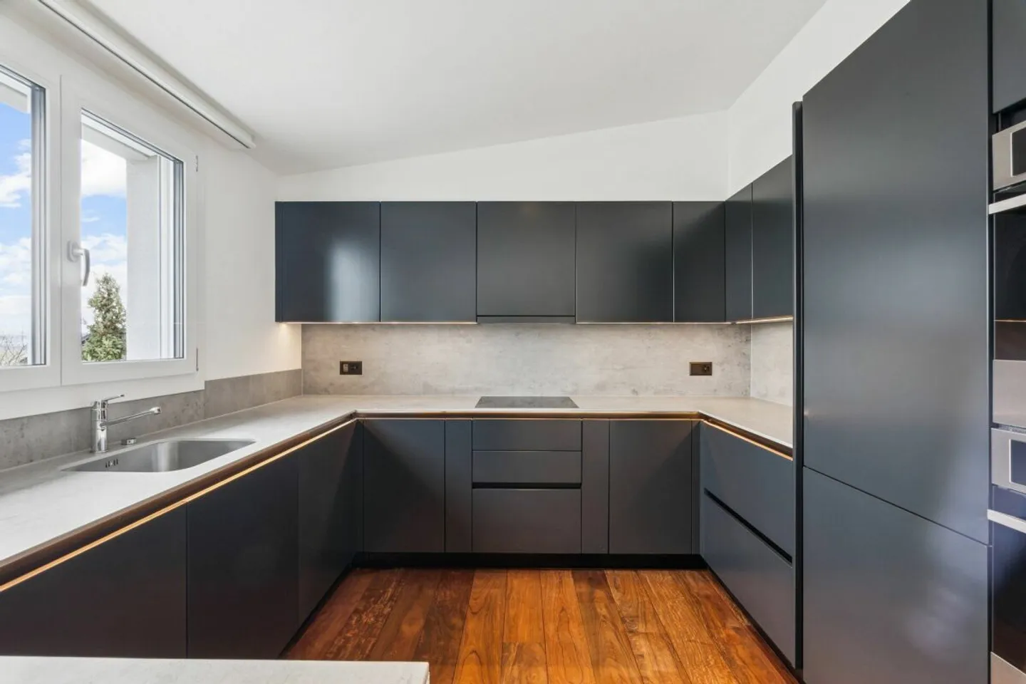 Appartamento attico lussuoso con 4 terrazze, camino e vista panoramica - Foto 3 di 11