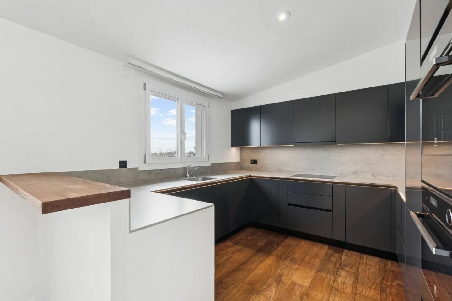 Appartamento attico lussuoso con 4 terrazze, camino e vista panoramica - Foto 4 di 11