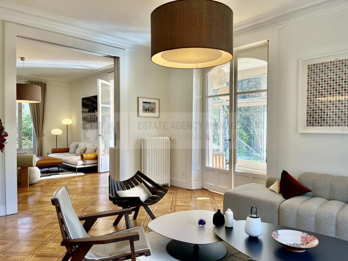 Villa with 12 rooms - Photo 3 of 8