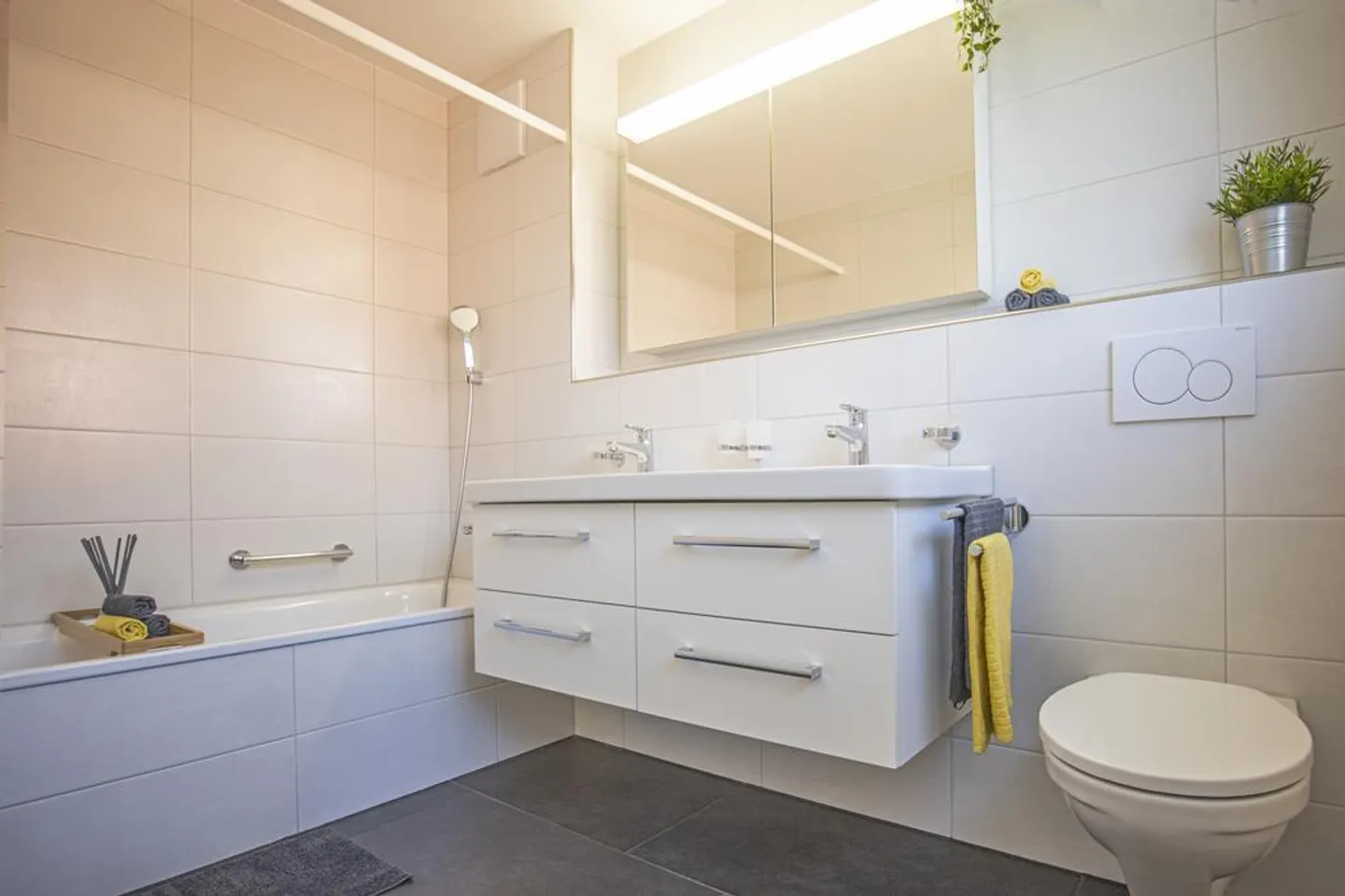 Appartement moderne de 4,5 pièces avec buanderie privée - Photo 6 sur 7