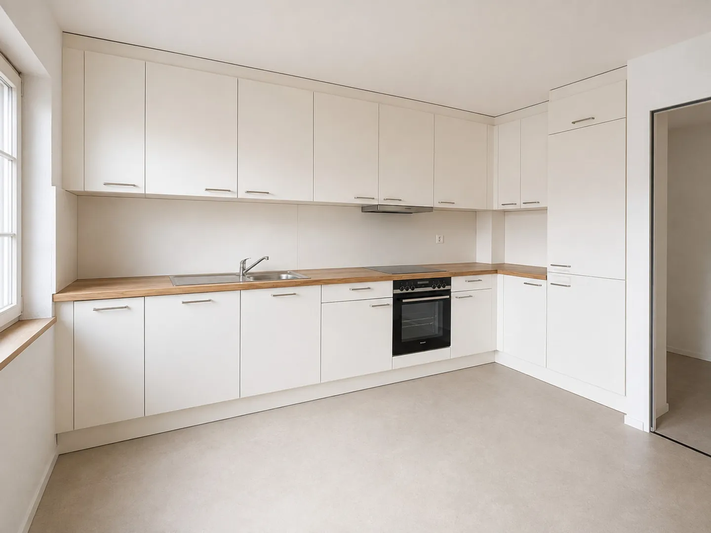 Spacious 3.5-Room Apartment - Photo 2 of 12