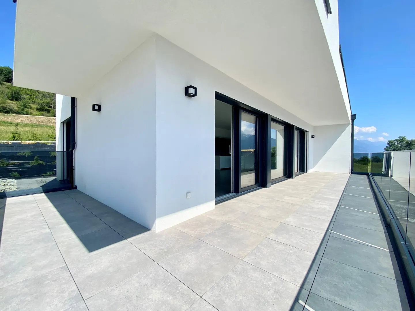 Contemporary Villa - Photo 6 of 25