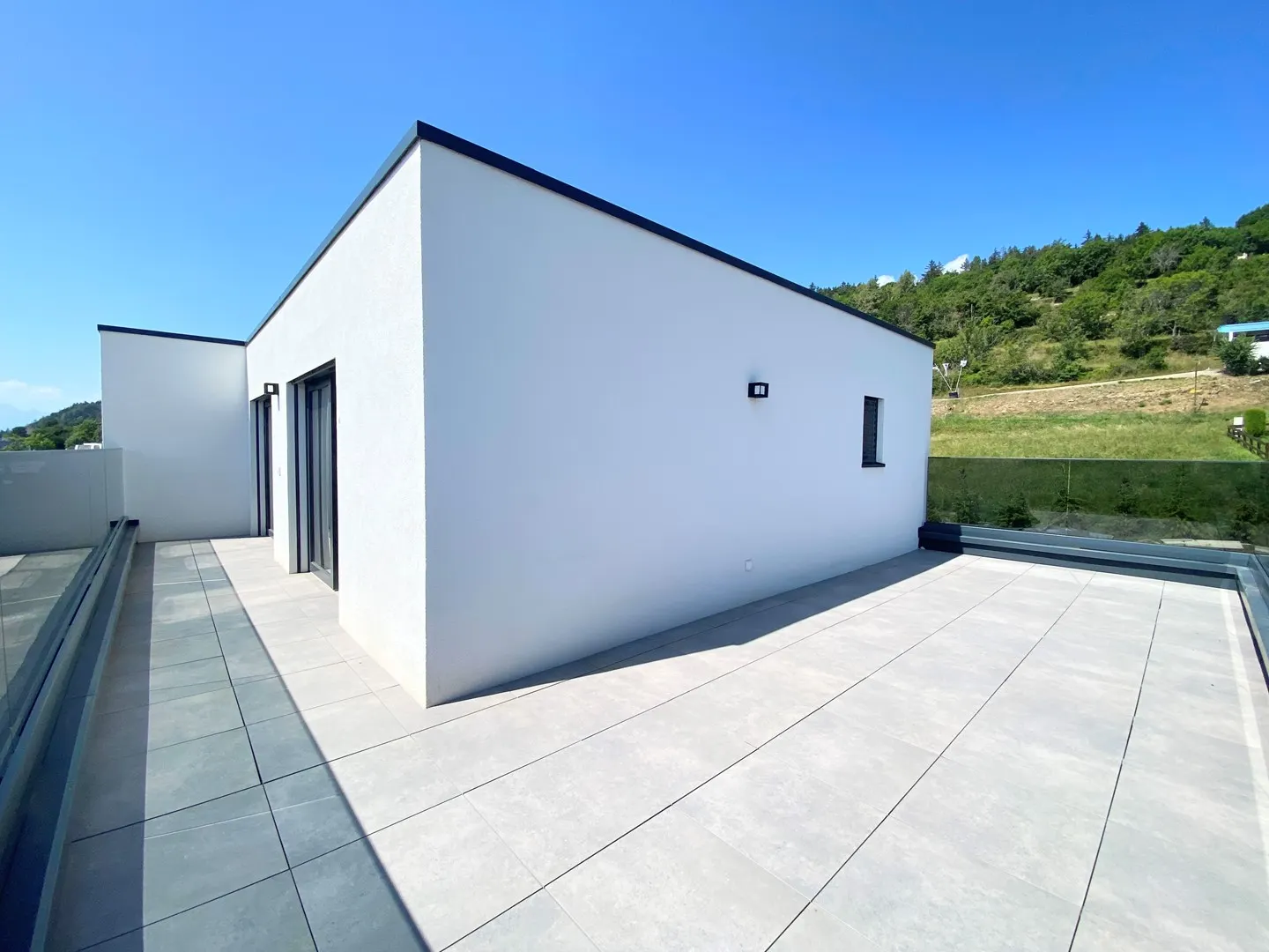 Contemporary Villa - Photo 3 of 25