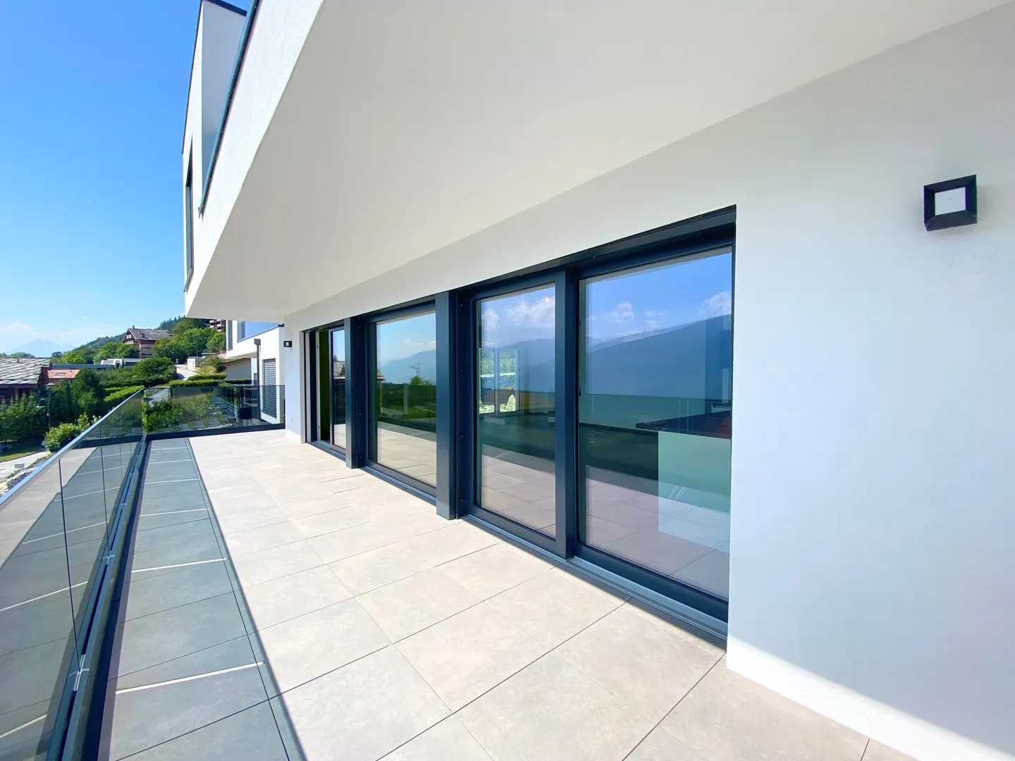 Contemporary Villa - Photo 7 of 25