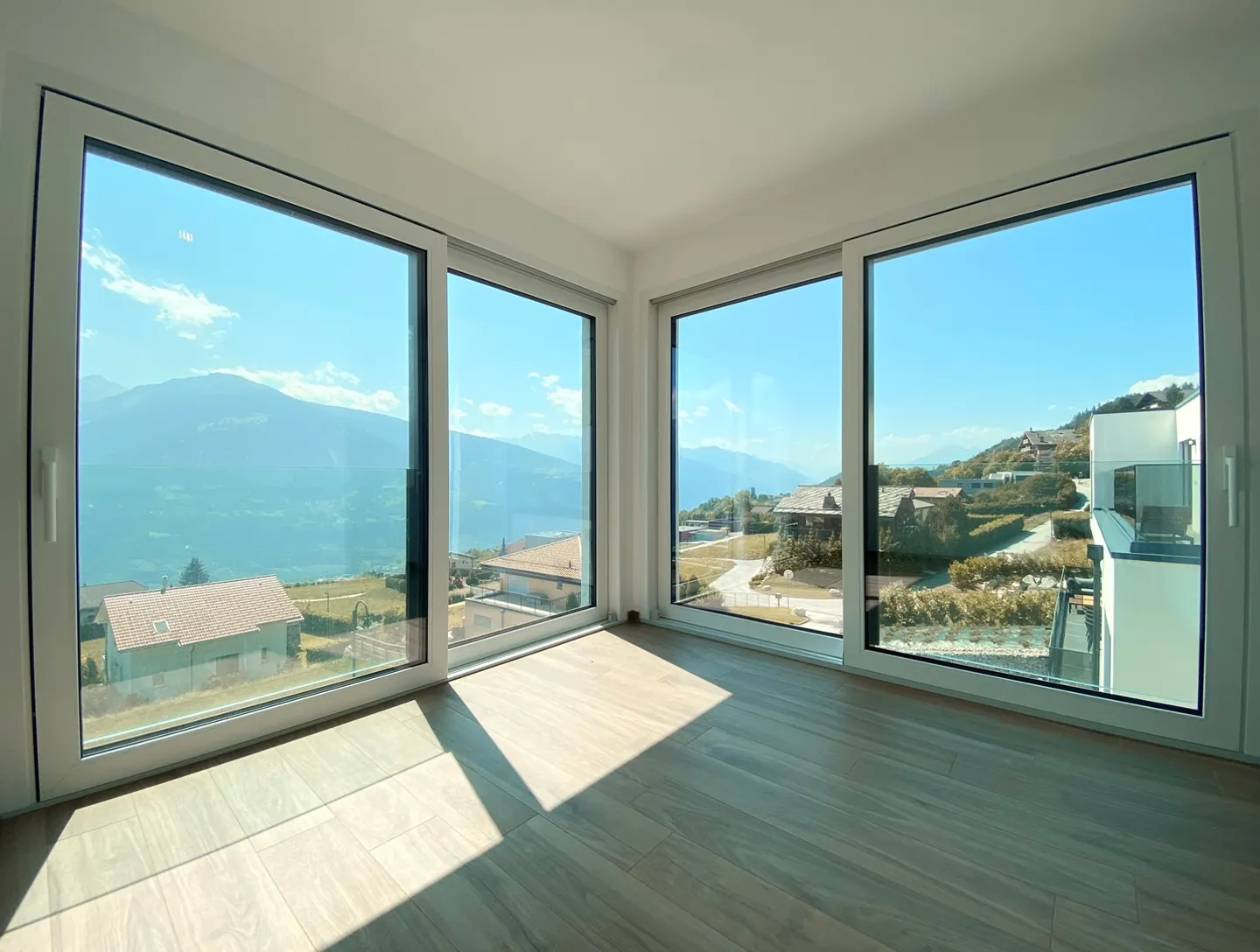 Contemporary Villa - Photo 8 of 25