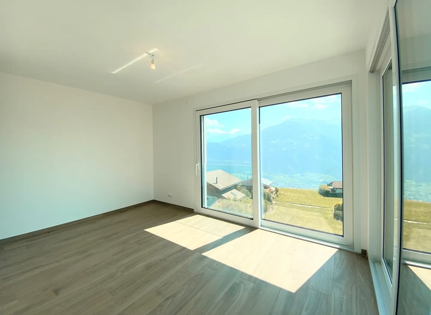 Contemporary Villa - Photo 10 of 25