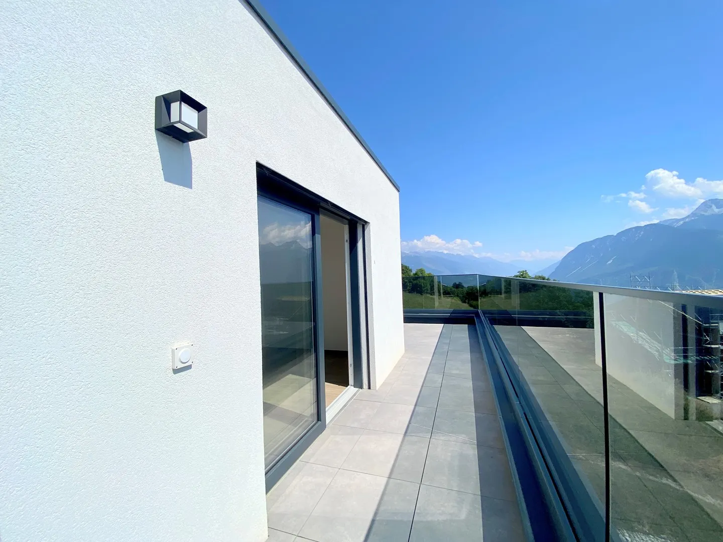 Contemporary Villa - Photo 11 of 25