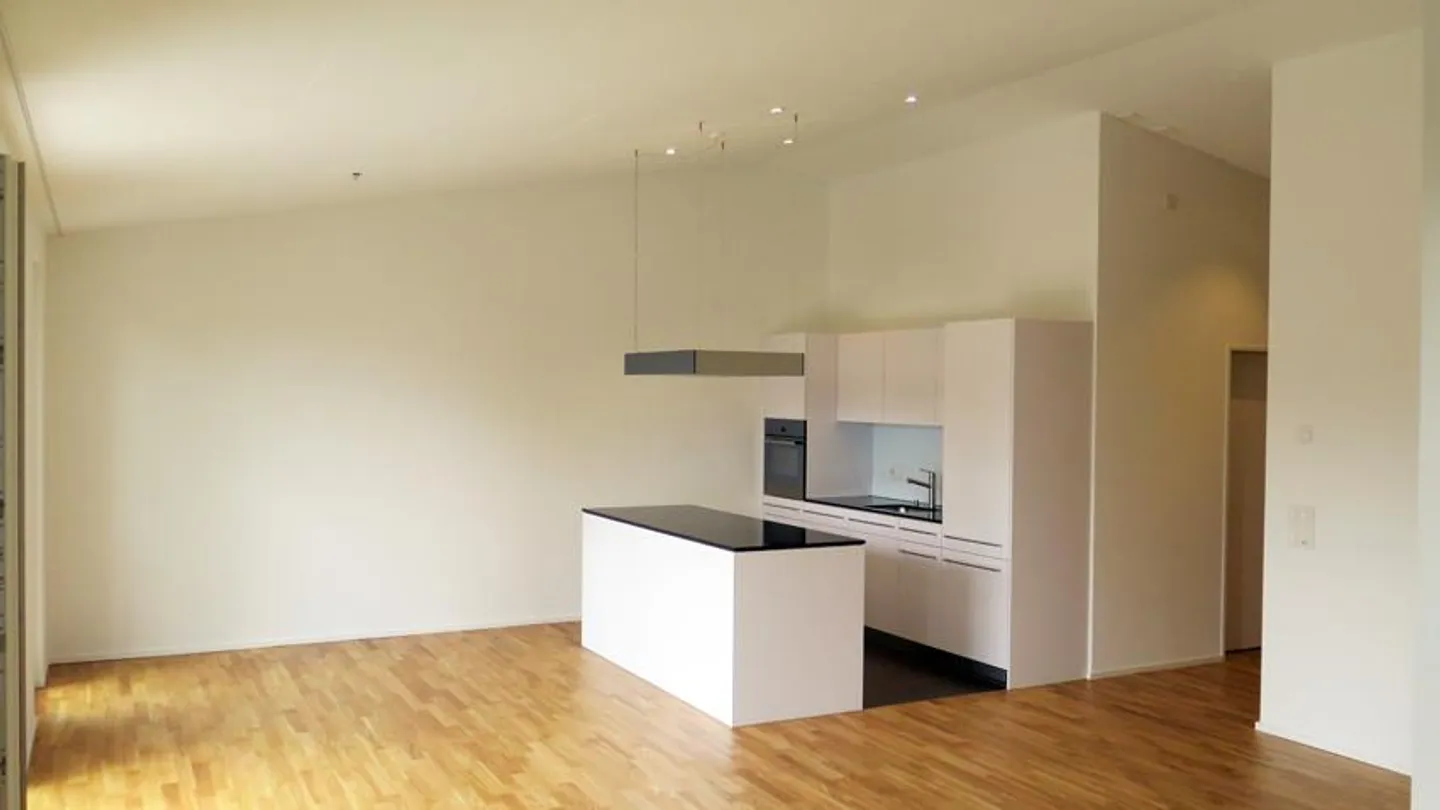 Moderne 2.5-Zimmerwohnung mit Balkon - Foto 3 von 9