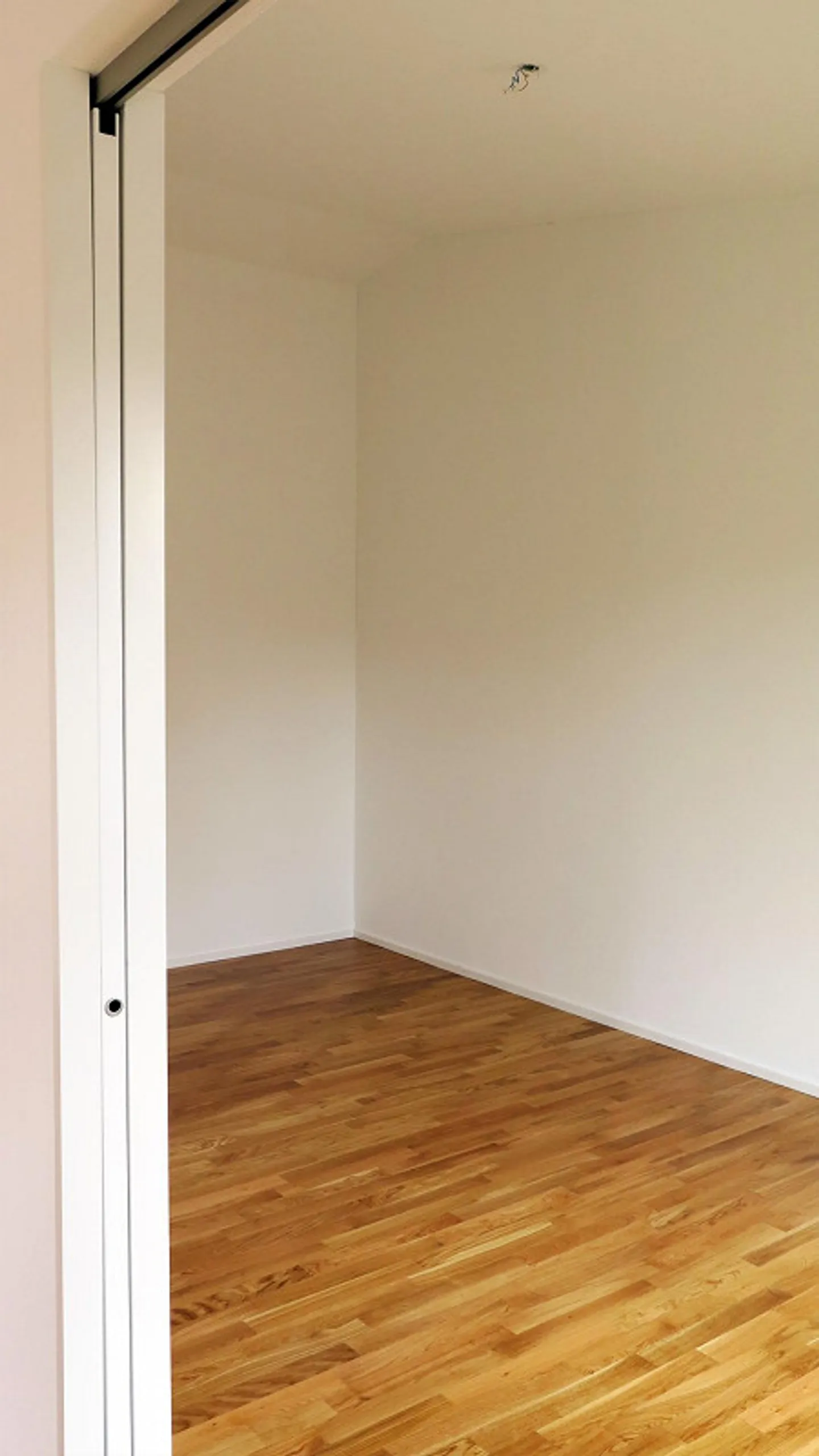 Moderne 2.5-Zimmerwohnung mit Balkon - Foto 5 von 9