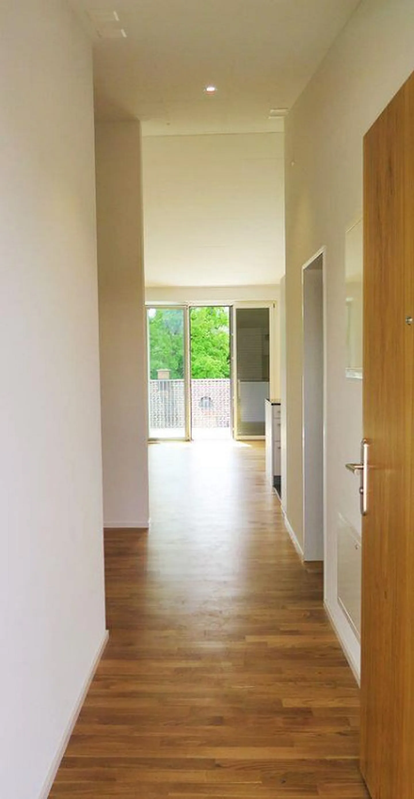 Moderne 2.5-Zimmerwohnung mit Balkon - Foto 6 von 9