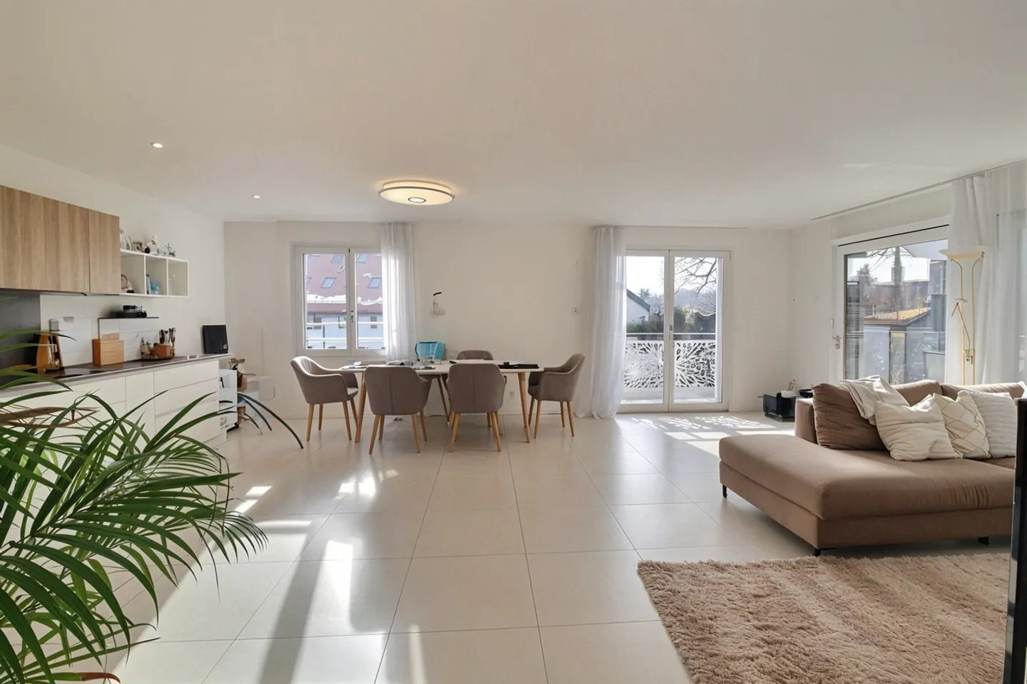 Geräumige Wohnung und großer Balkon - Foto 1 von 10