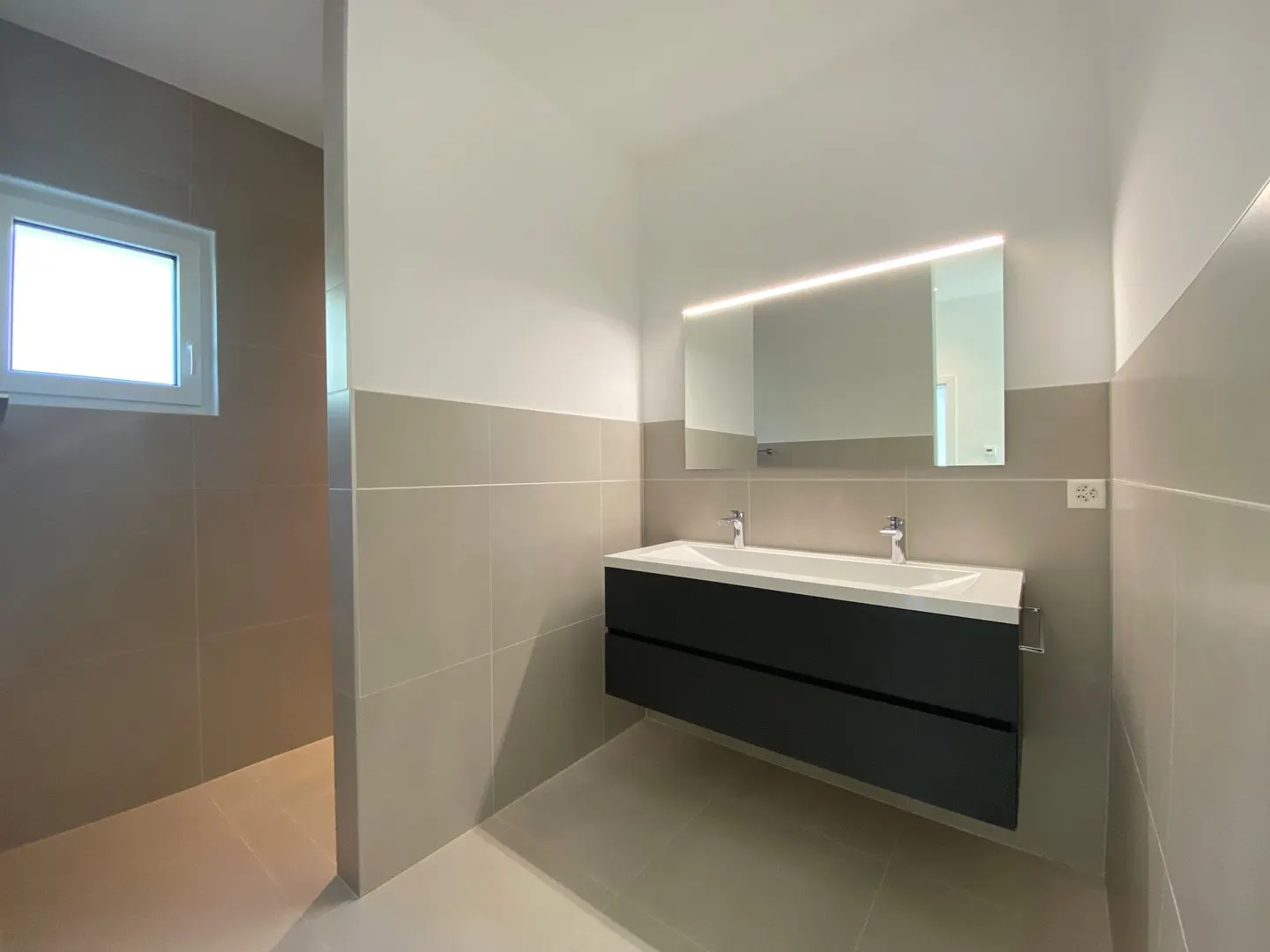 Contemporary Villa - Photo 17 of 25