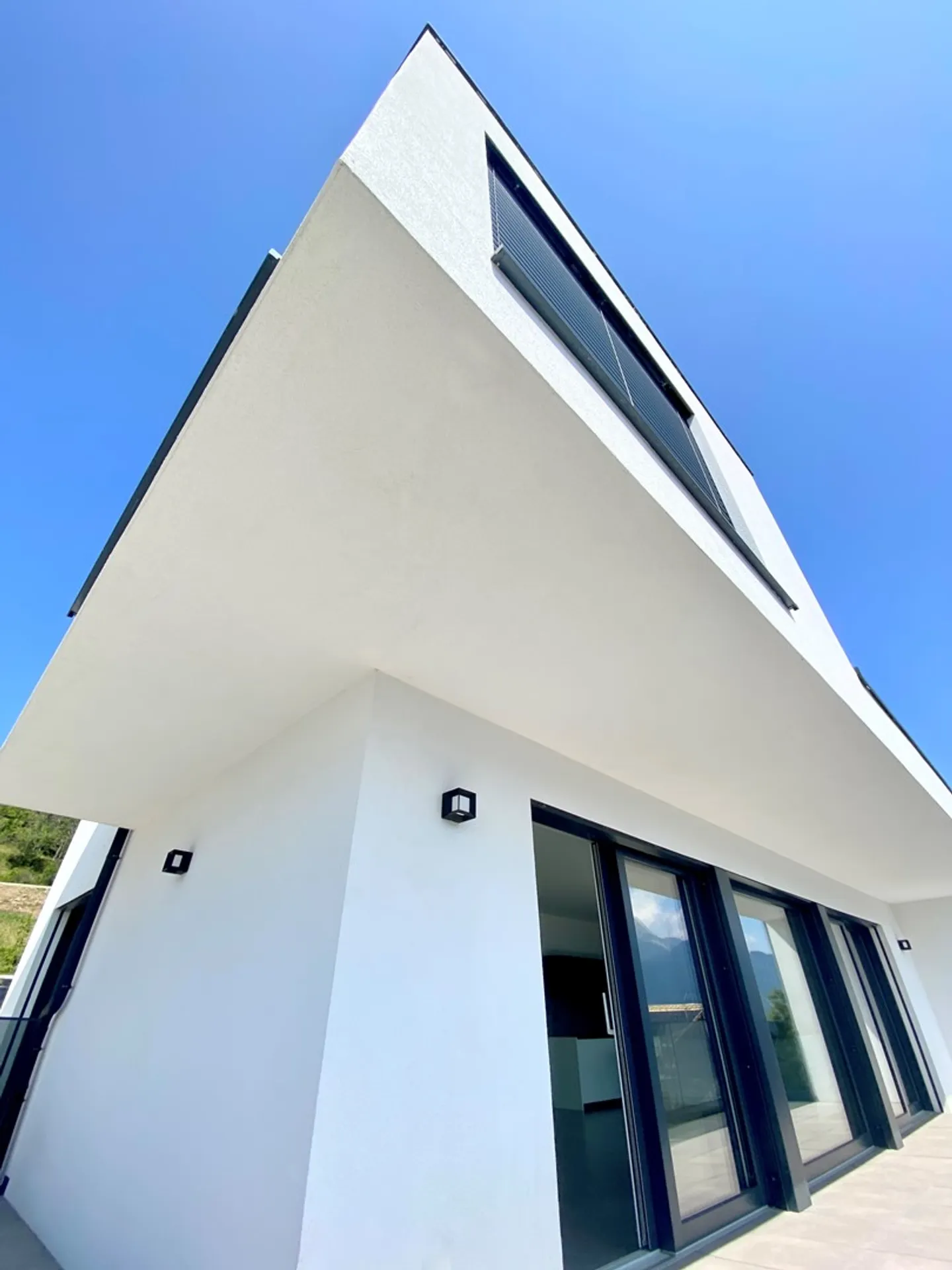 Contemporary Villa - Photo 14 of 25