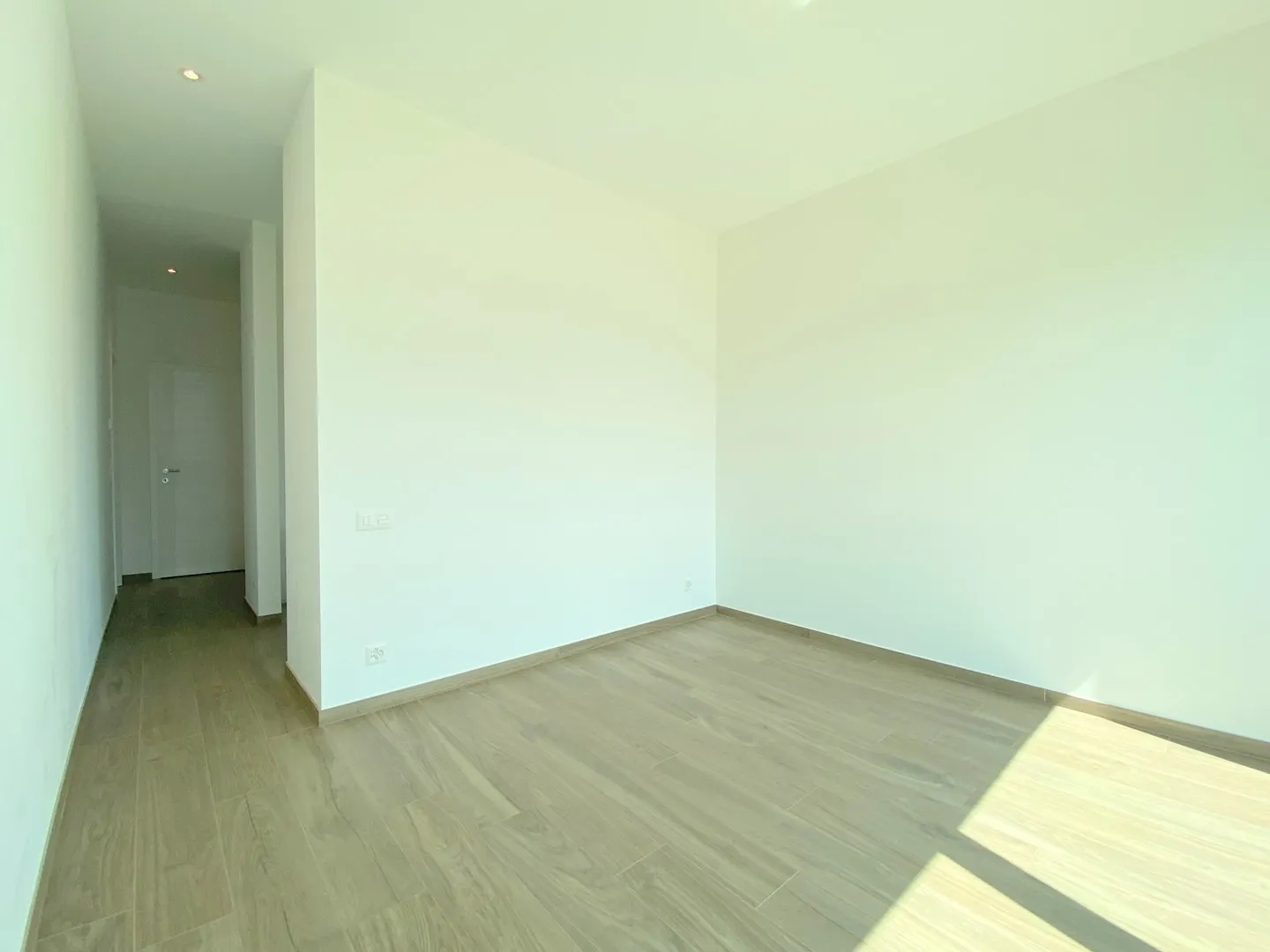 Contemporary Villa - Photo 15 of 25