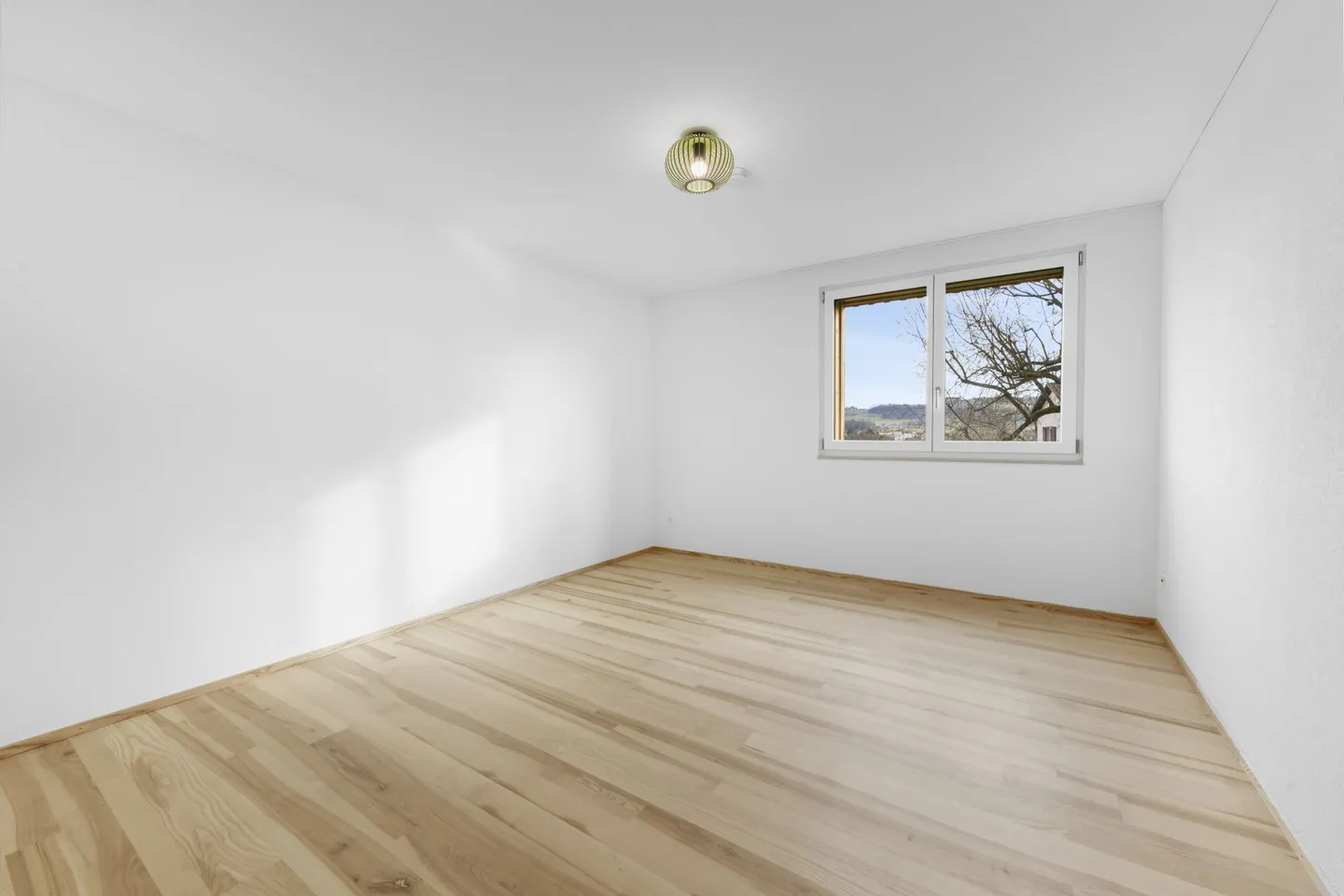 Modernes 6.5-Zimmer-Doppeleinfamilienhaus mit Gartenidylle und hochwertiger Ausstattung - Foto 6 von 33