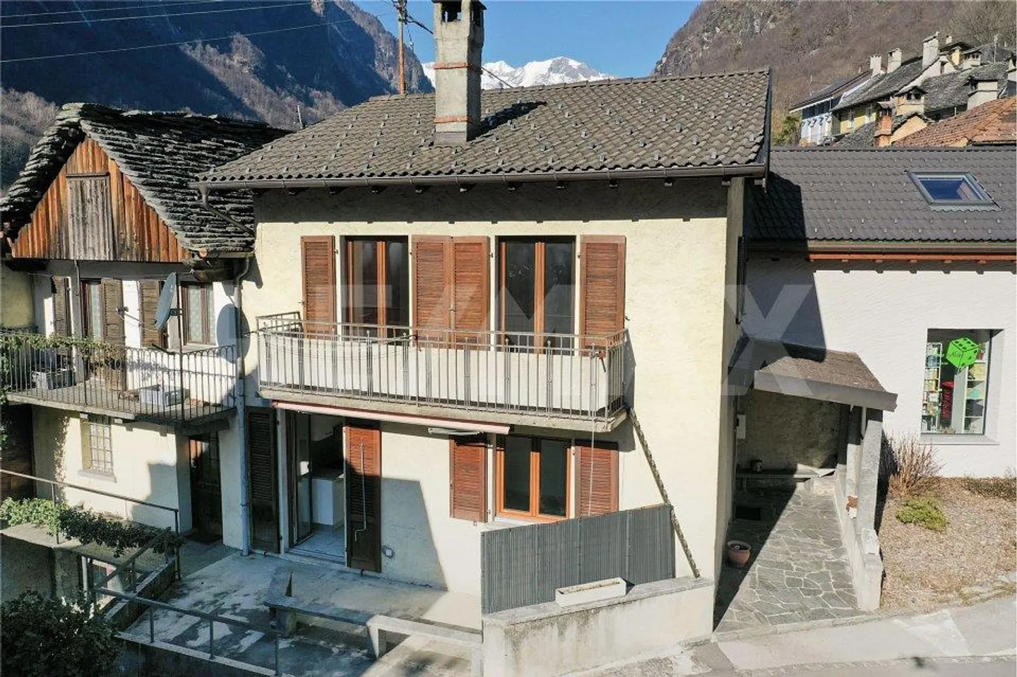 House in the heart of Cavergno - Photo 1 of 13