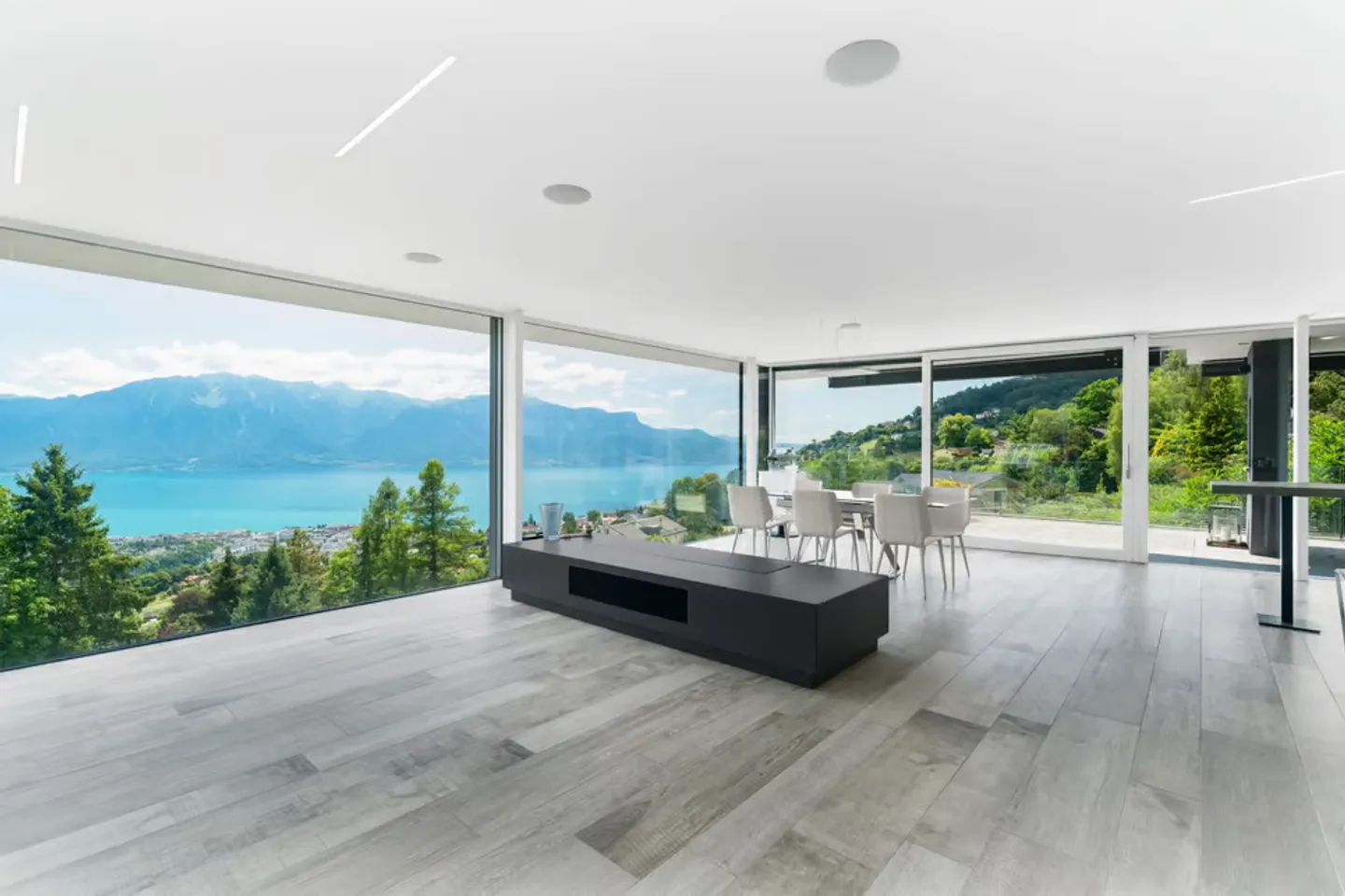 Contemporary Villa with Lake Views - Photo 2 of 13