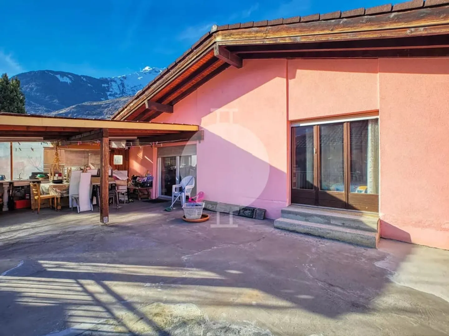 Zu verkaufen, Haus mit 2 Wohnungen in Vétroz - Potenzial und angenehme Wohnumgebung - Foto 2 von 13