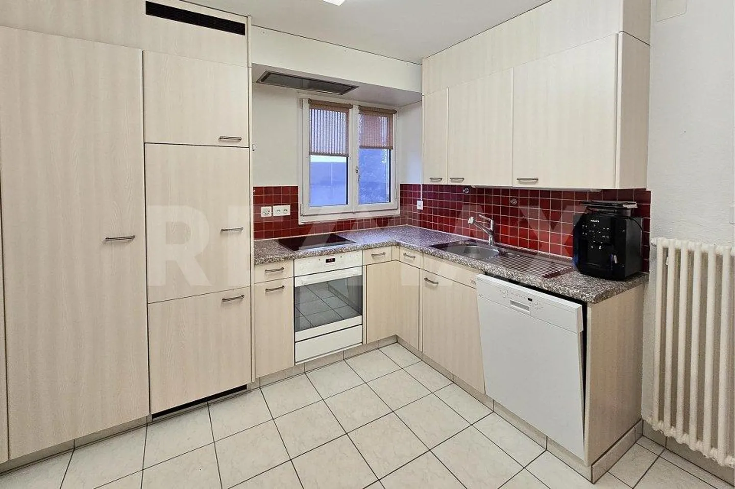 Appartement 2 pièces avec balcon dans un emplacement parfaitement central - Photo 2 sur 4