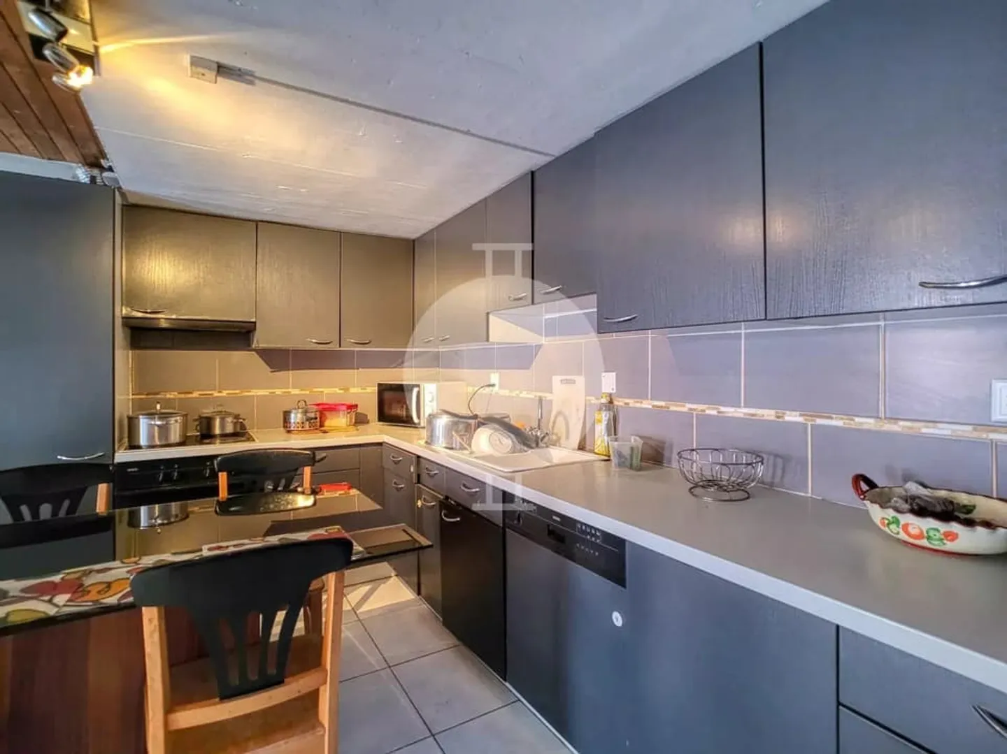 Zu verkaufen, Haus mit 2 Wohnungen in Vétroz - Potenzial und angenehme Wohnumgebung - Foto 3 von 13