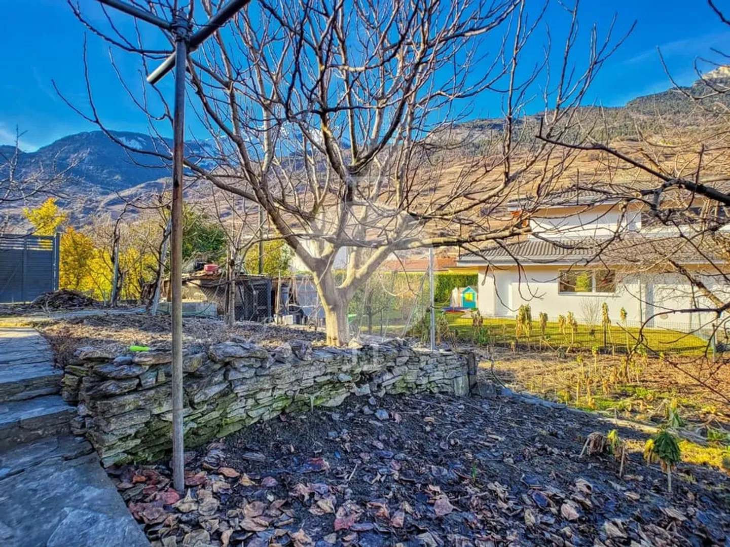 Zu verkaufen, Haus mit 2 Wohnungen in Vétroz - Potenzial und angenehme Wohnumgebung - Foto 8 von 13