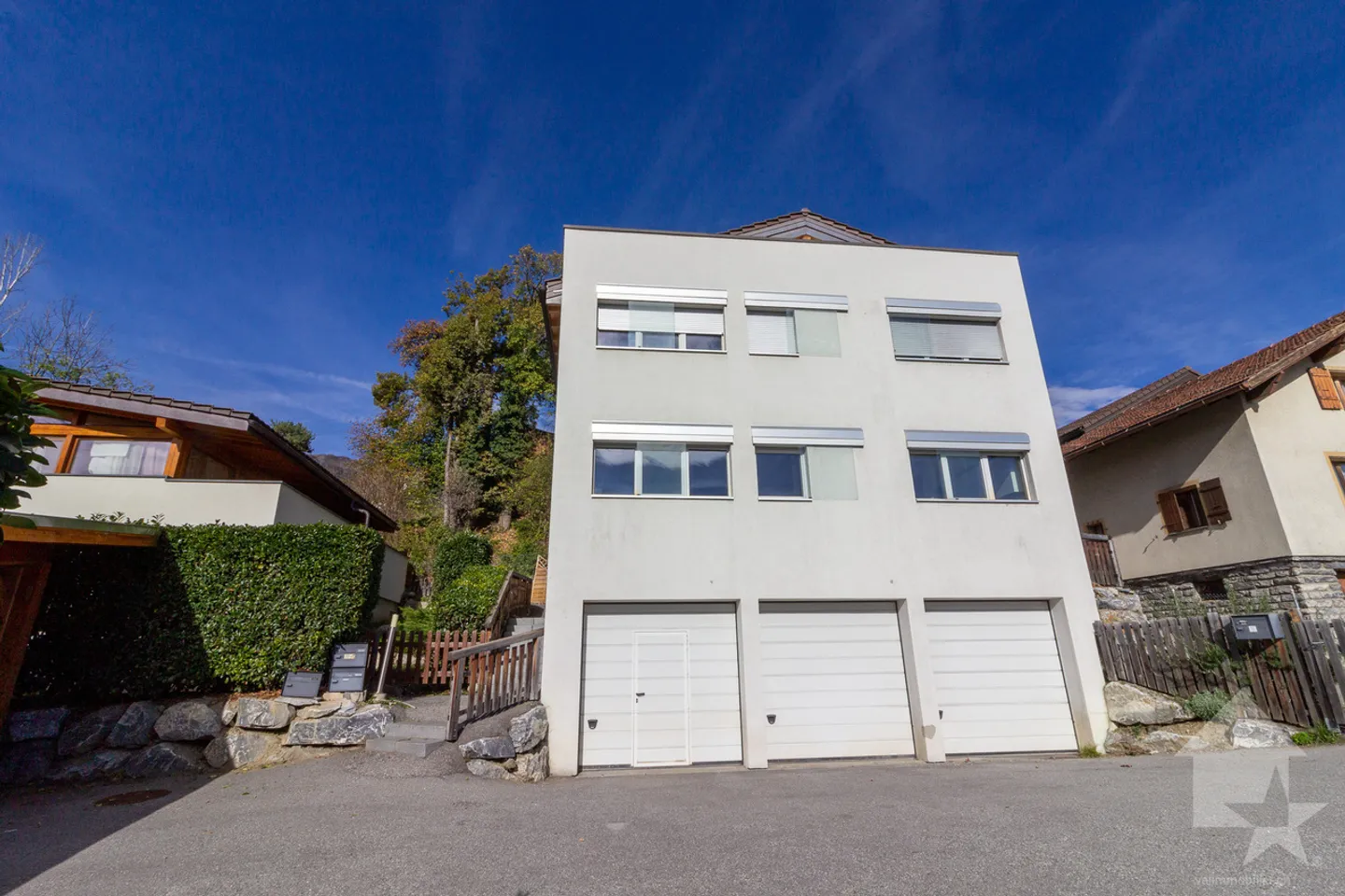 Income-generating building with 2 duplex apartments - Photo 2 of 28
