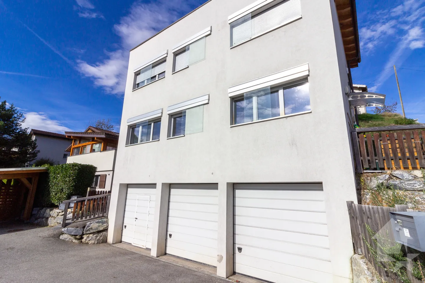 Income-generating building with 2 duplex apartments - Photo 3 of 28