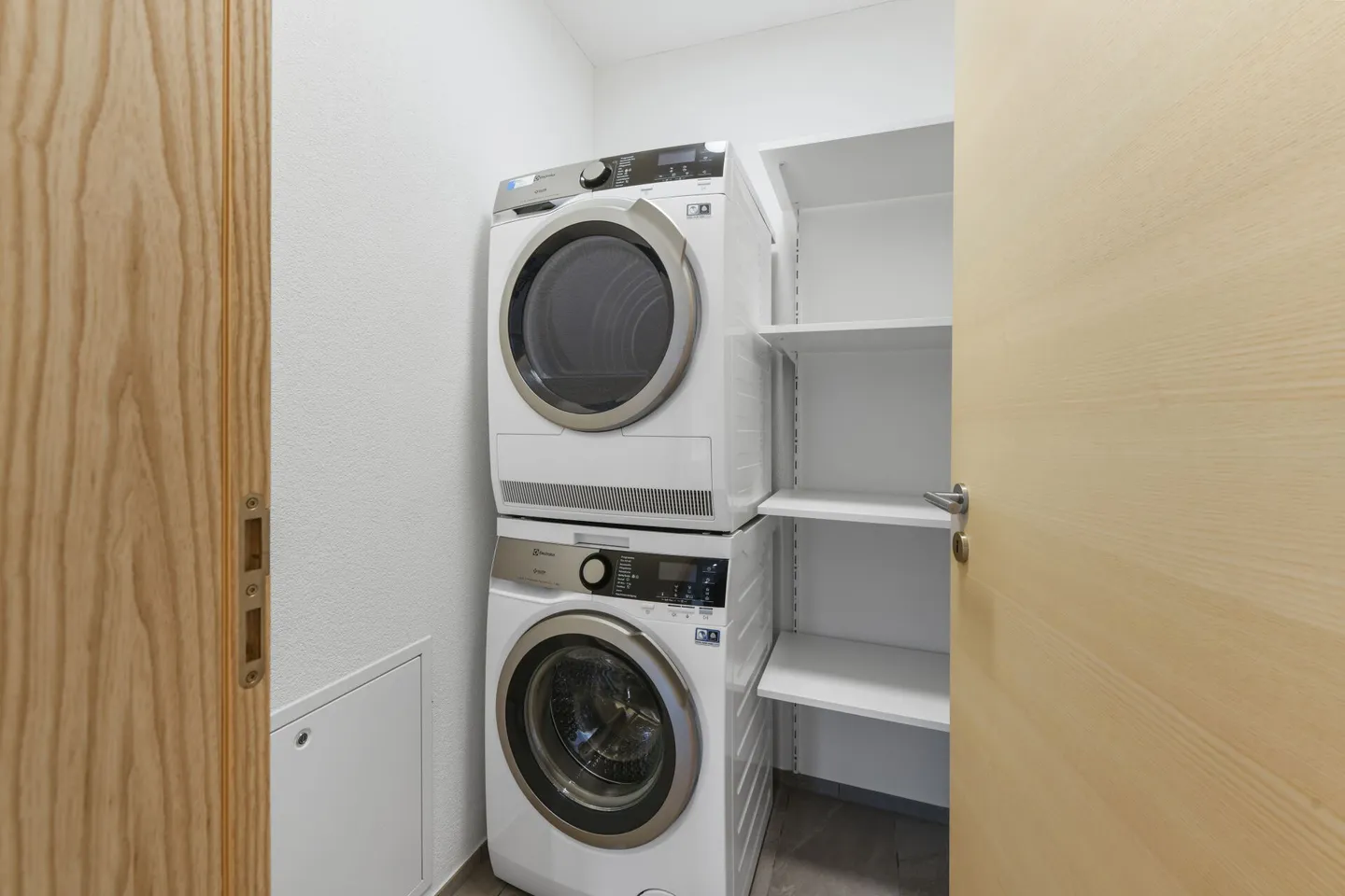 Modernes 6.5-Zimmer-Doppeleinfamilienhaus mit Gartenidylle und hochwertiger Ausstattung - Foto 14 von 33