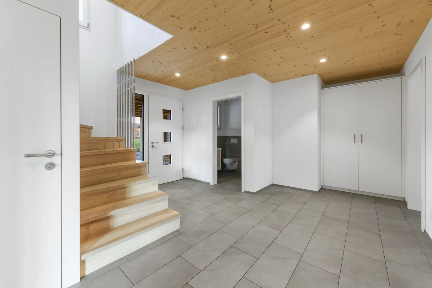 Modernes 6.5-Zimmer-Doppeleinfamilienhaus mit Gartenidylle und hochwertiger Ausstattung - Foto 17 von 33