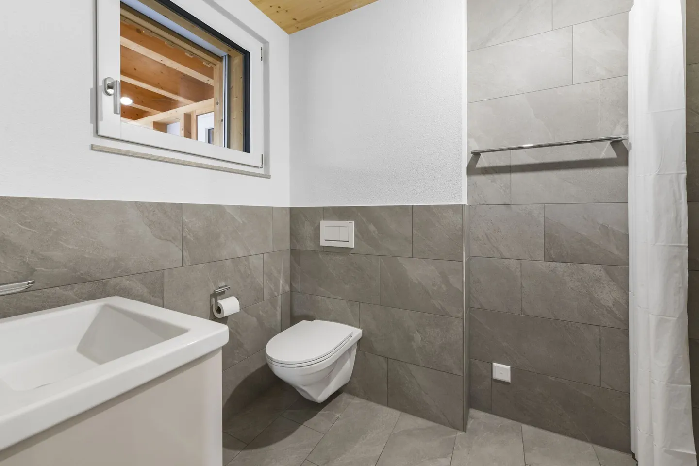 Modernes 6.5-Zimmer-Doppeleinfamilienhaus mit Gartenidylle und hochwertiger Ausstattung - Foto 18 von 33