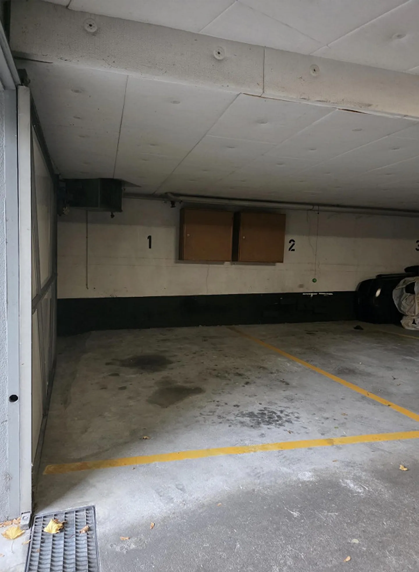 Parking space for rent - Photo 3 of 4