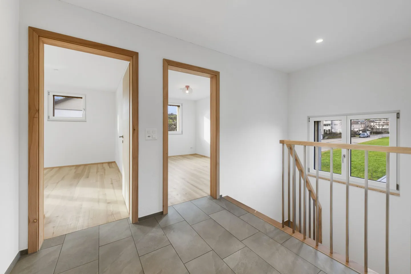 Modernes 6.5-Zimmer-Doppeleinfamilienhaus mit Gartenidylle und hochwertiger Ausstattung - Foto 21 von 33