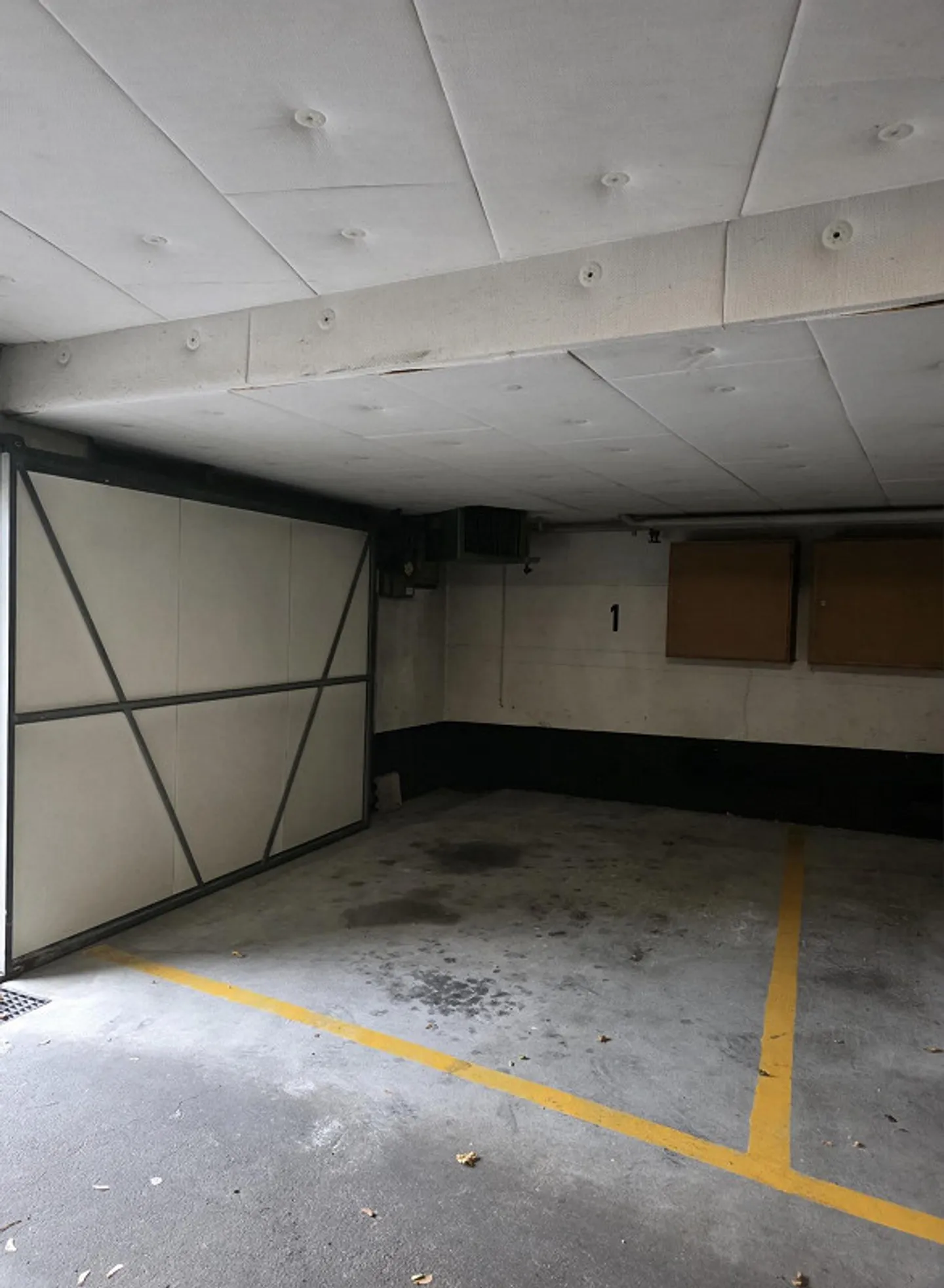 Parking space for rent - Photo 2 of 4