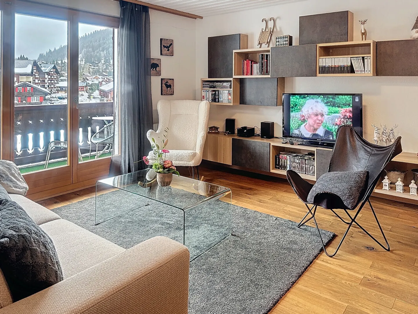 EXCLUSIVITY Magnificent 3.5 P renovated, village center, Ski-in Ski-out - Photo 2 of 8