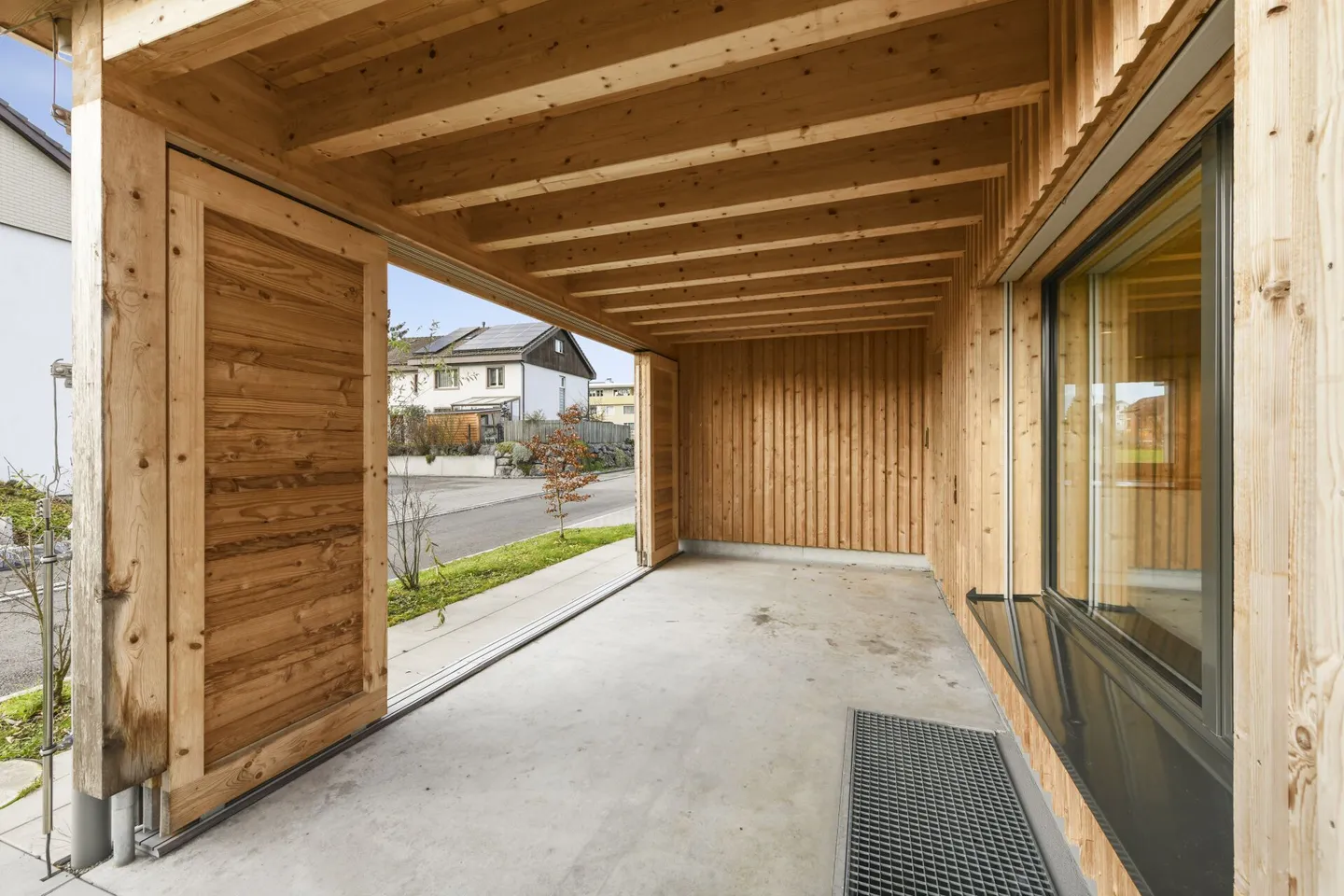 Modernes 6.5-Zimmer-Doppeleinfamilienhaus mit Gartenidylle und hochwertiger Ausstattung - Foto 25 von 33