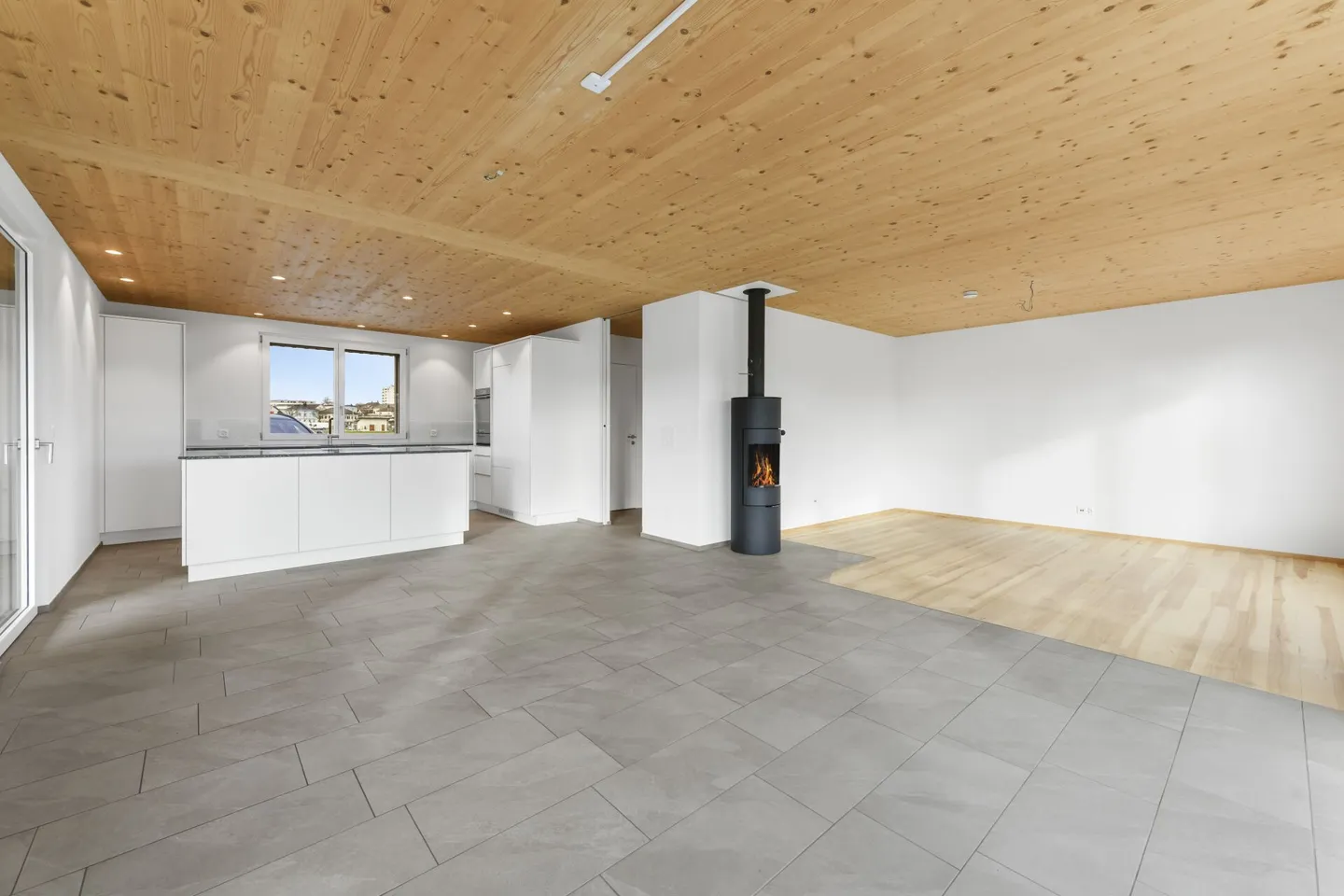 Modernes 6.5-Zimmer-Doppeleinfamilienhaus mit Gartenidylle und hochwertiger Ausstattung - Foto 26 von 33