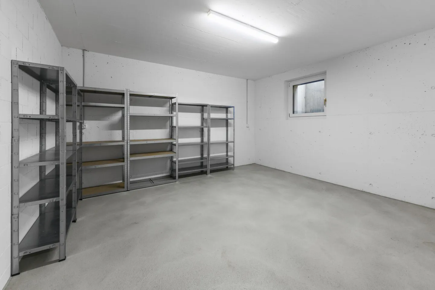 Modernes 6.5-Zimmer-Doppeleinfamilienhaus mit Gartenidylle und hochwertiger Ausstattung - Foto 31 von 33