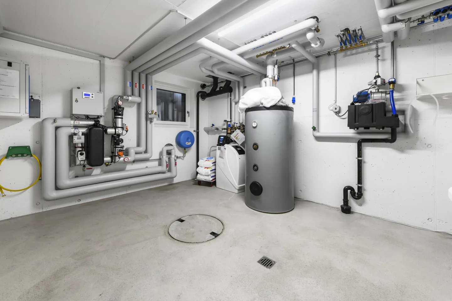 Modernes 6.5-Zimmer-Doppeleinfamilienhaus mit Gartenidylle und hochwertiger Ausstattung - Foto 32 von 33