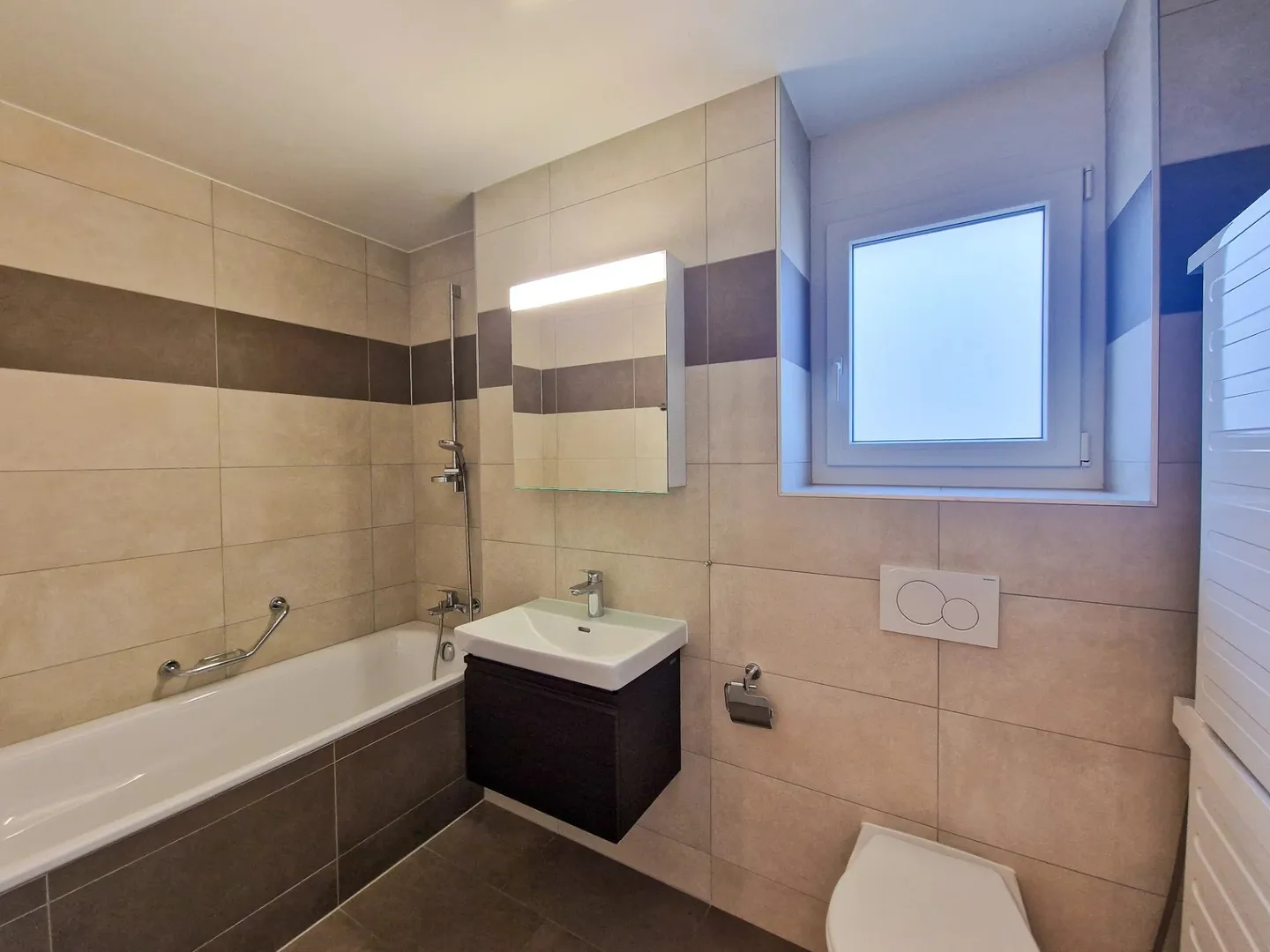 Bel appartement de 2018 avec jardin de 70 m2 et terrasse couverte de 15 m2 - Photo 10 sur 14