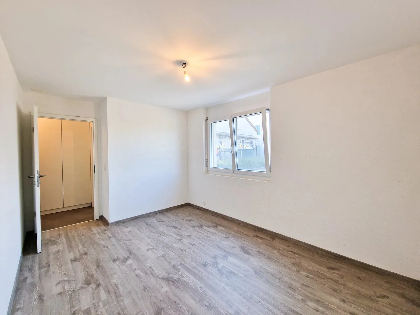 Bel appartement de 2018 avec jardin de 70 m2 et terrasse couverte de 15 m2 - Photo 11 sur 14